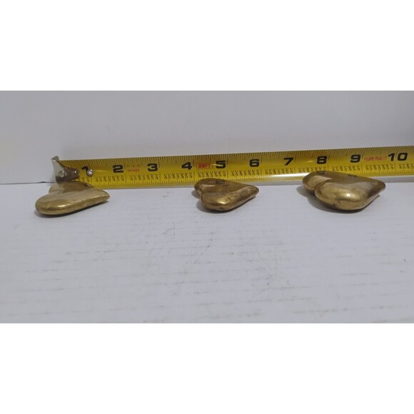VINTAGE 4.5” BRASS HEART KEEPSAKE JEWELRY BOX W 3 SOLID BRASS HEART TRINKETS - Picture 11 of 12